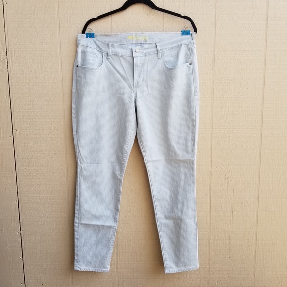 ☀️HOST PICK☀️ NWOT Pinstripe Rockstar Jeans - Picture 2 of 5